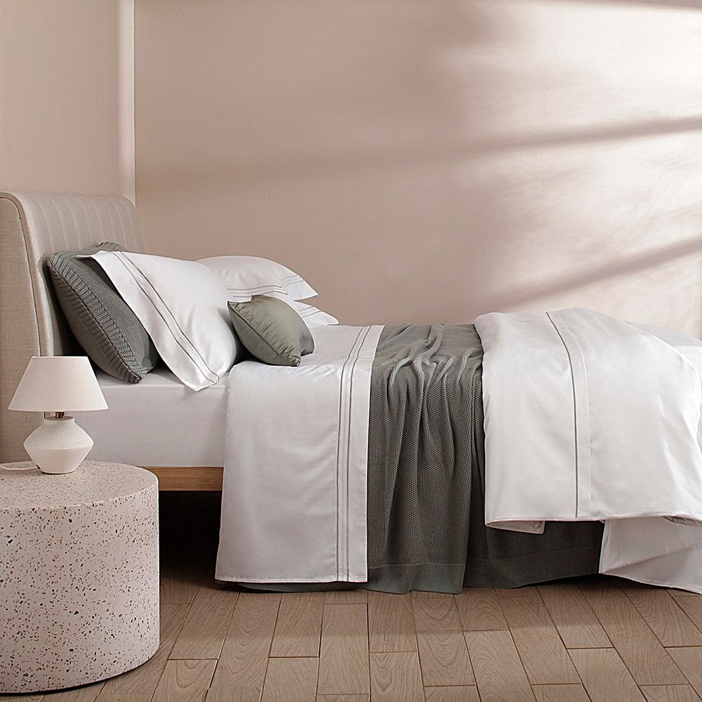 Branco c/ bordado Prata