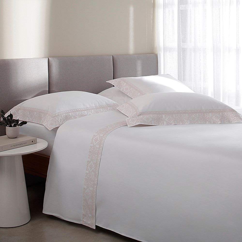 Branco com bordado Rose